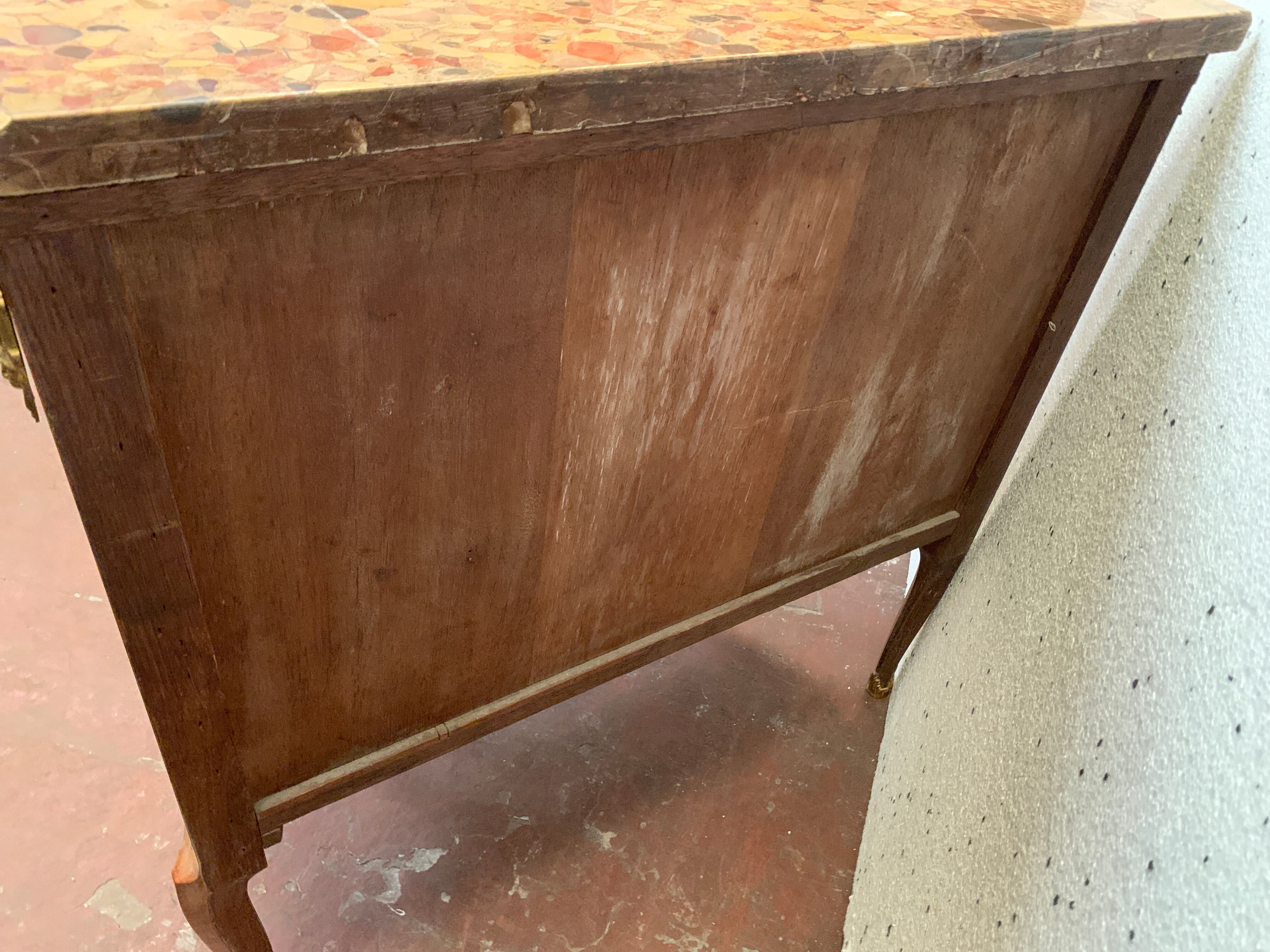 Chest of drawers in half moon style Louis XVI Marquetry with cube bottom XX century