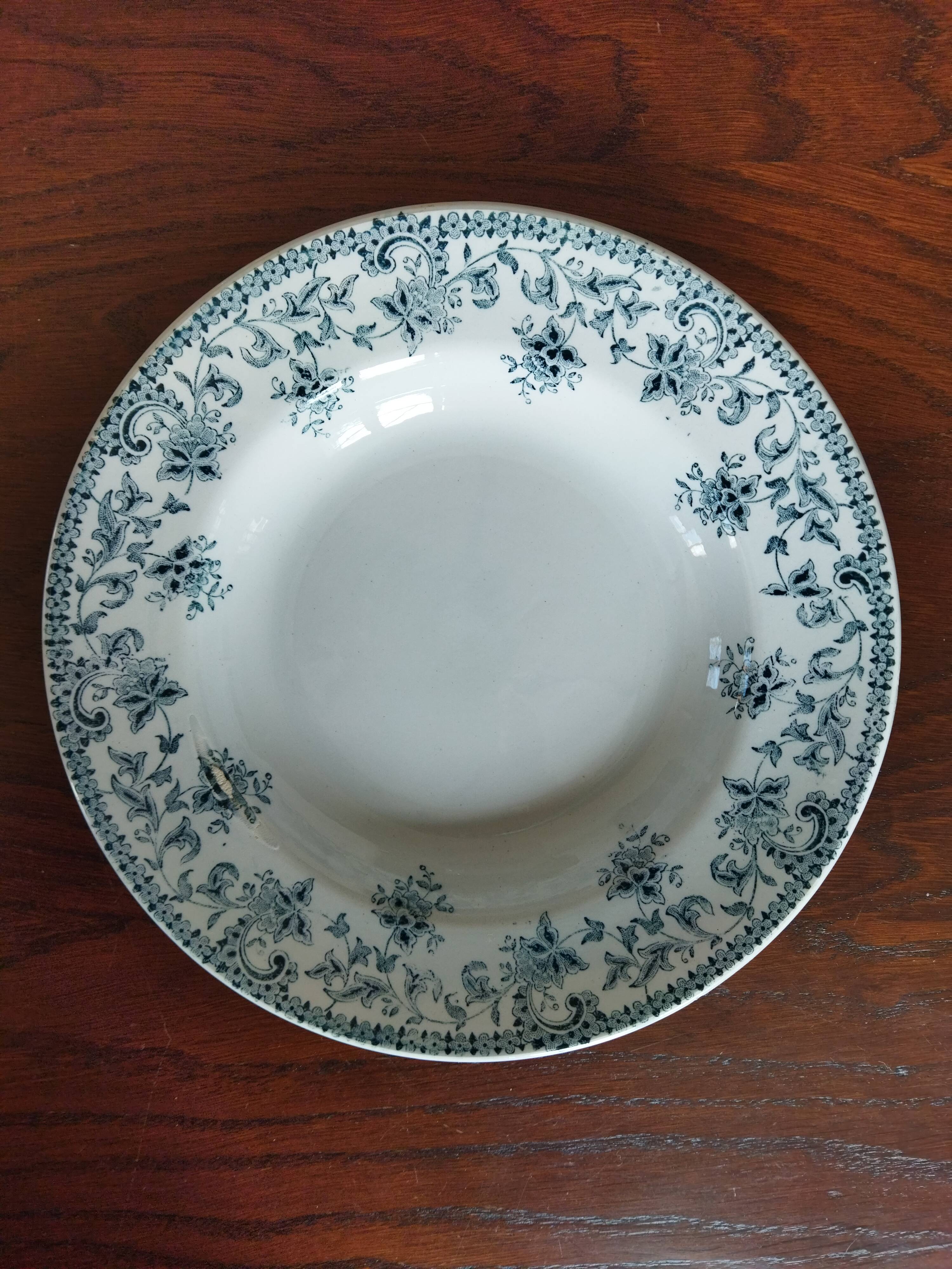 6 St Amand "Jane" iron clay soup plates