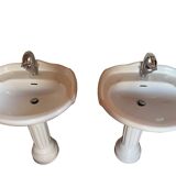 Pedestal sinks