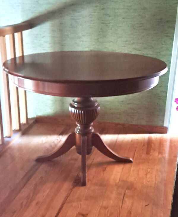 Table ronde bois massif noyer pied central 1950 avec ralonges