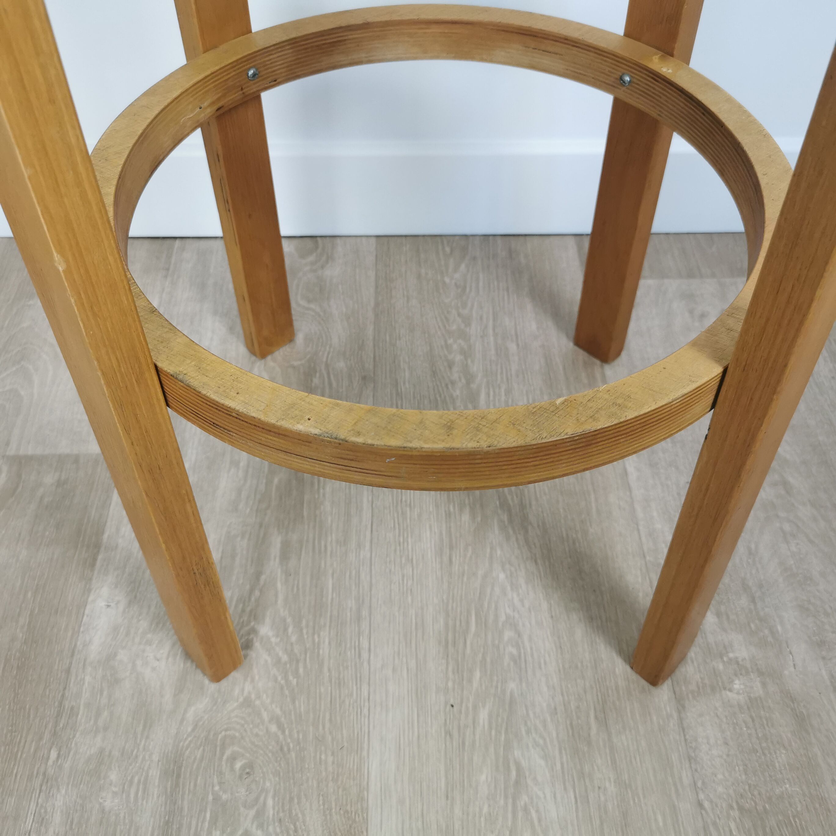 Laminated wooden stools