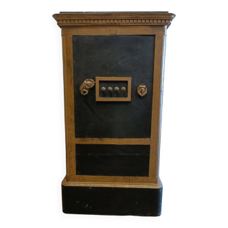 Large Napoleon III period safe, tempered steel, gilded wood, 3 mag shelves