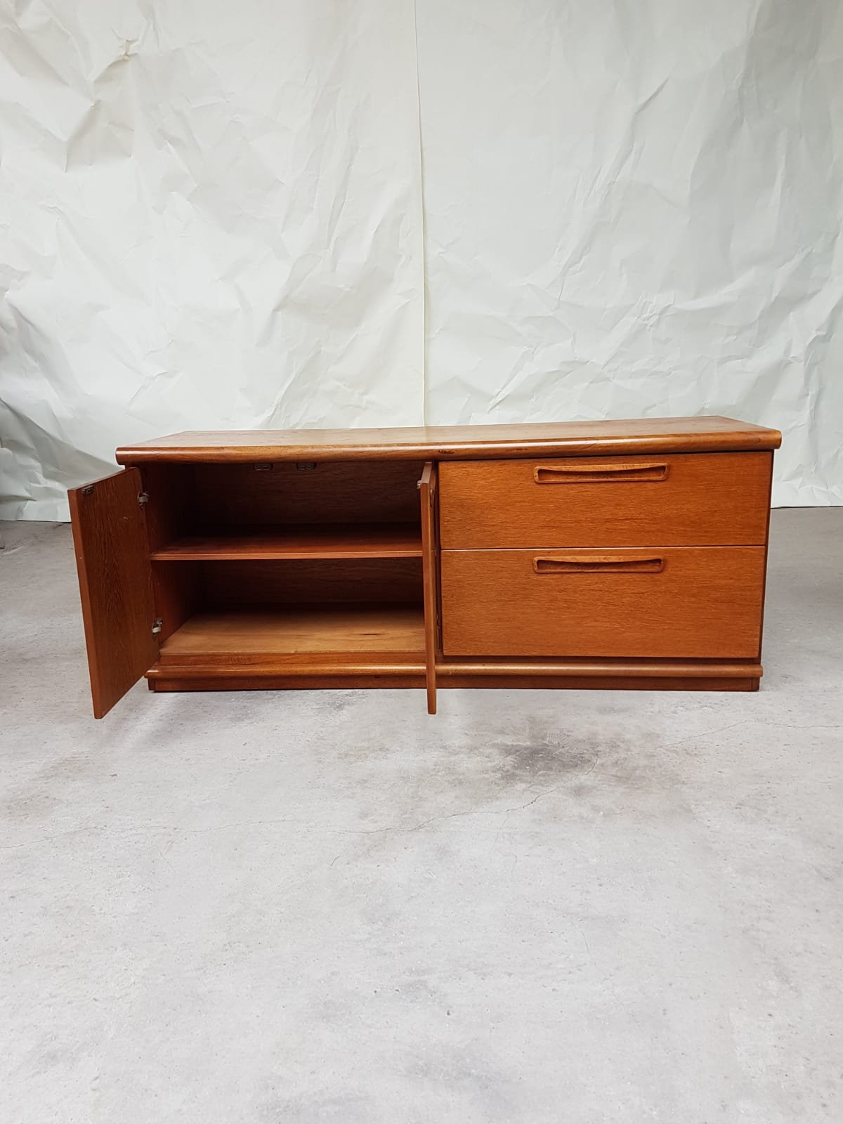 Vtg Mid Century Sideboard Danish Scandinavian Design Media Credenza Retro