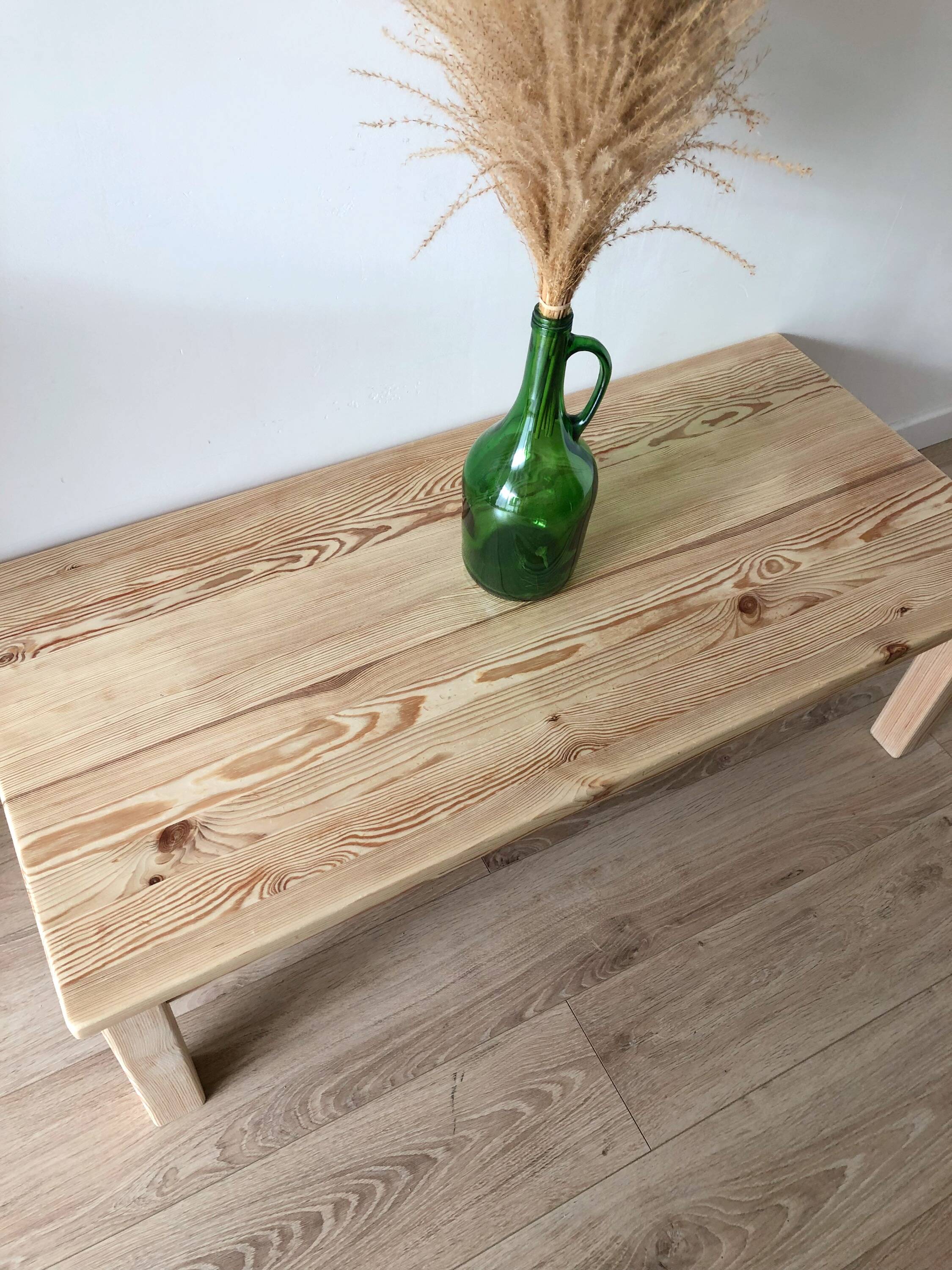 Farmhouse style coffee table, in solid pine