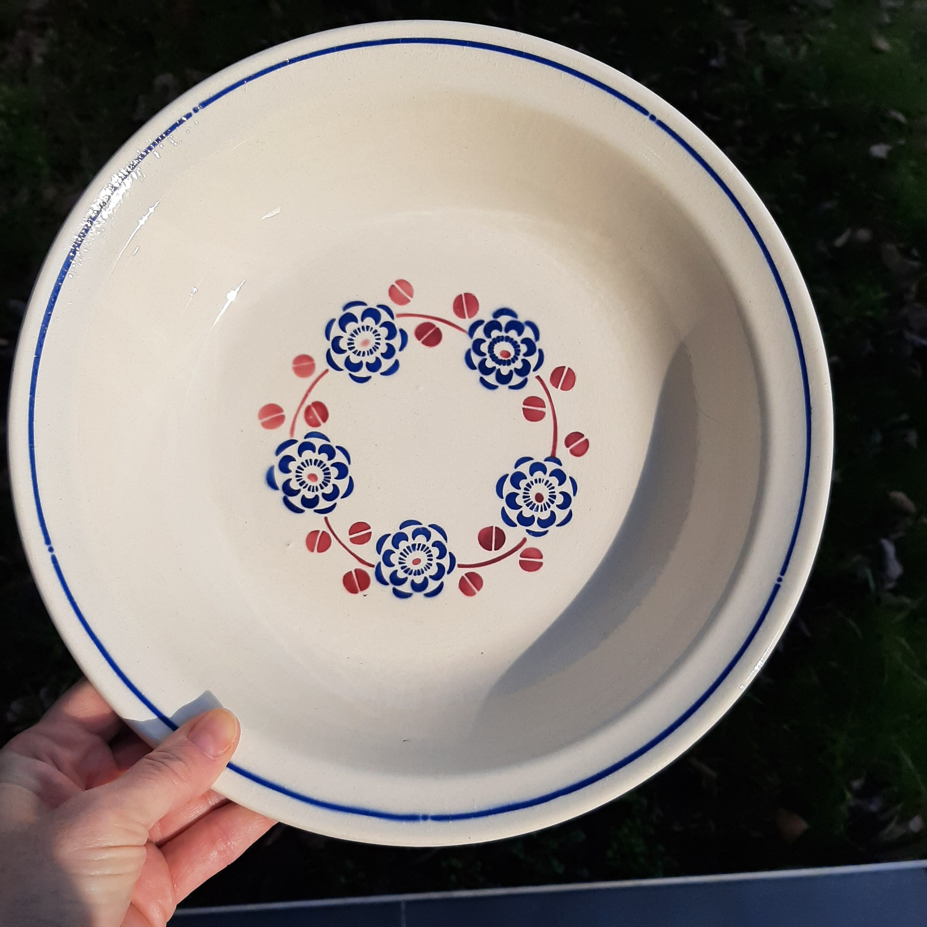 Hollow round dish Badonviller