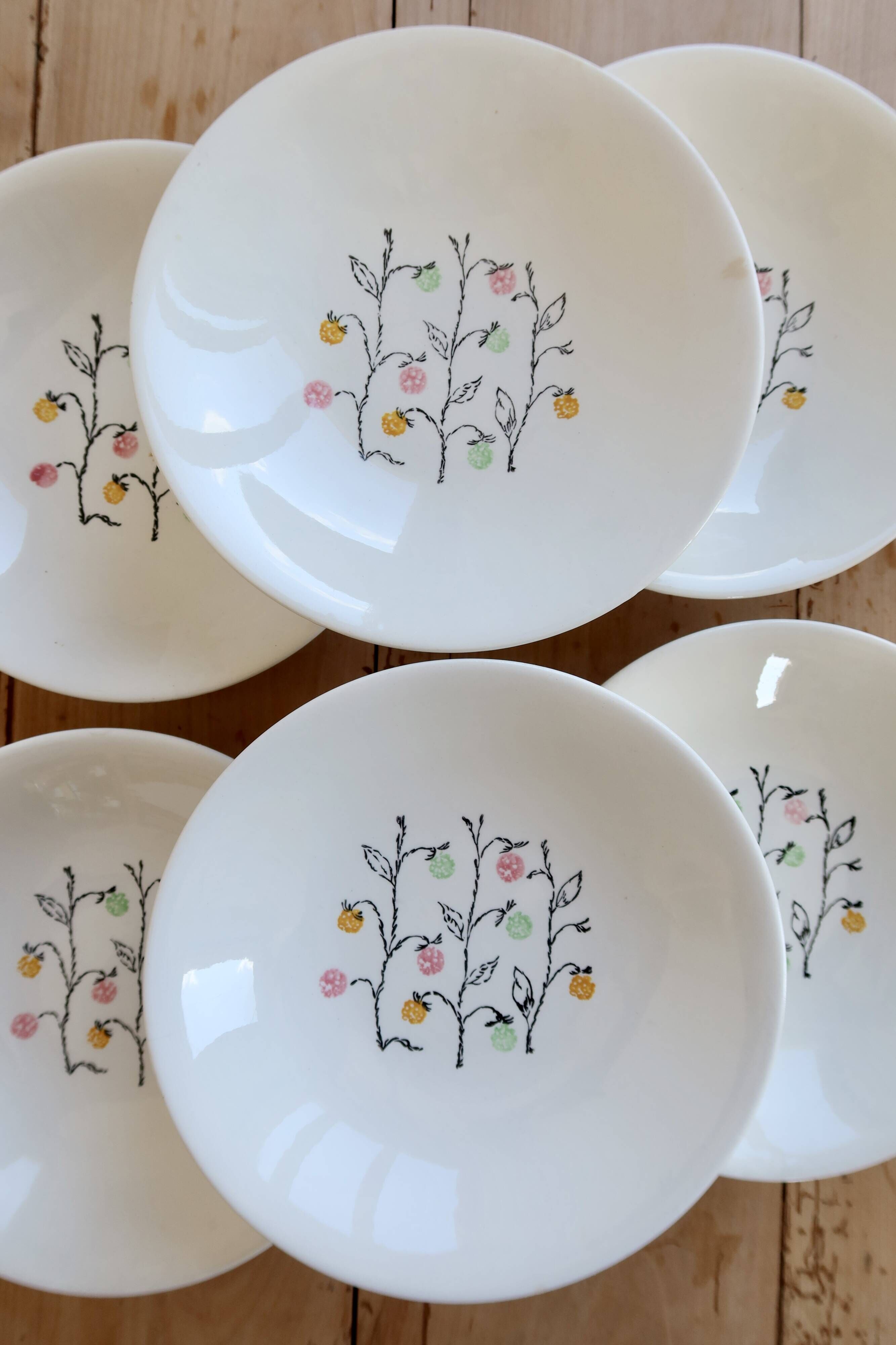Vintage deep plates in Gien earthenware, model Marie-Claire.