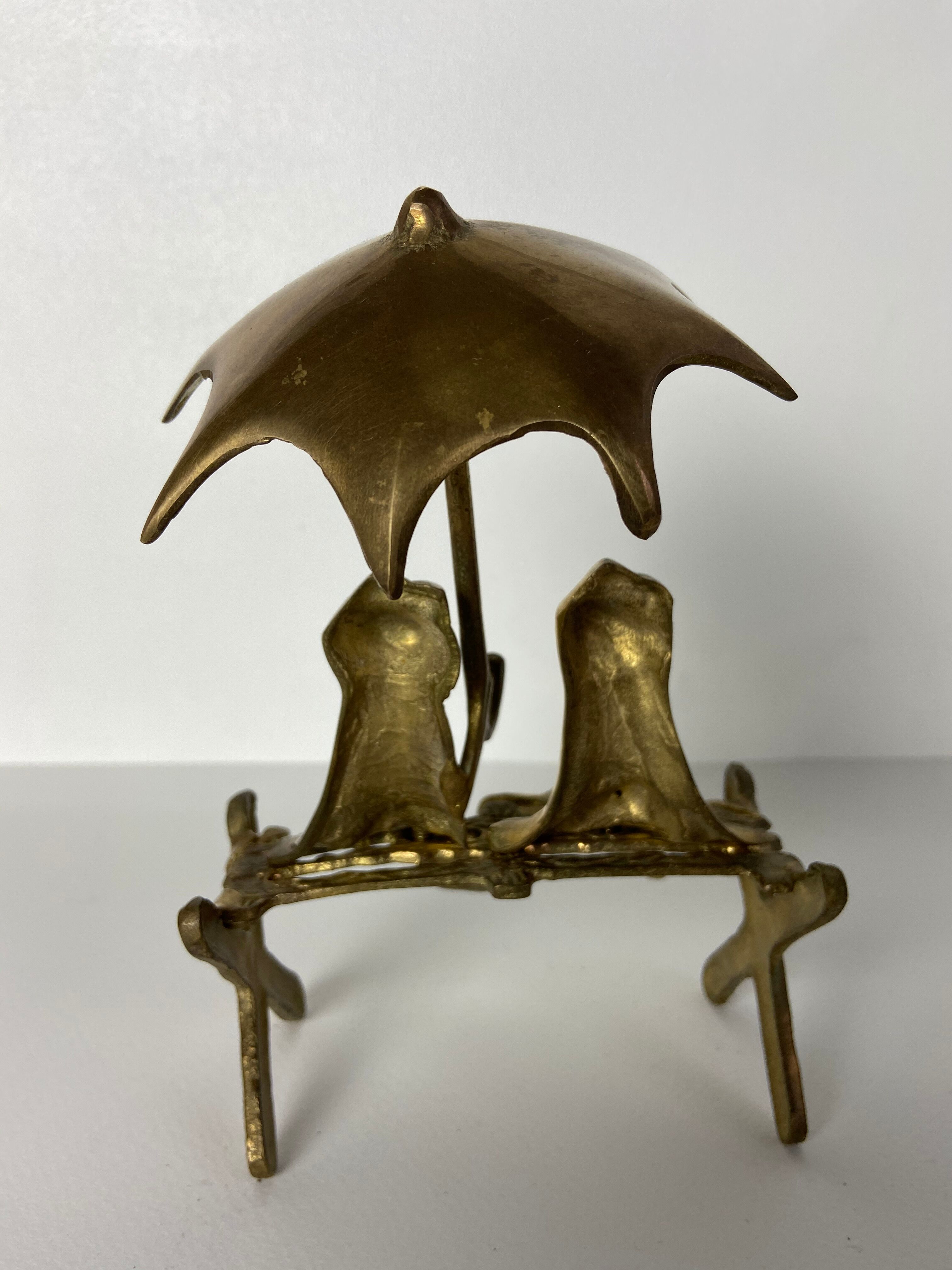 Decorative frogs in gilded brass