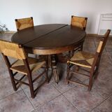 Old table with central leg, small casters, 2 extensions