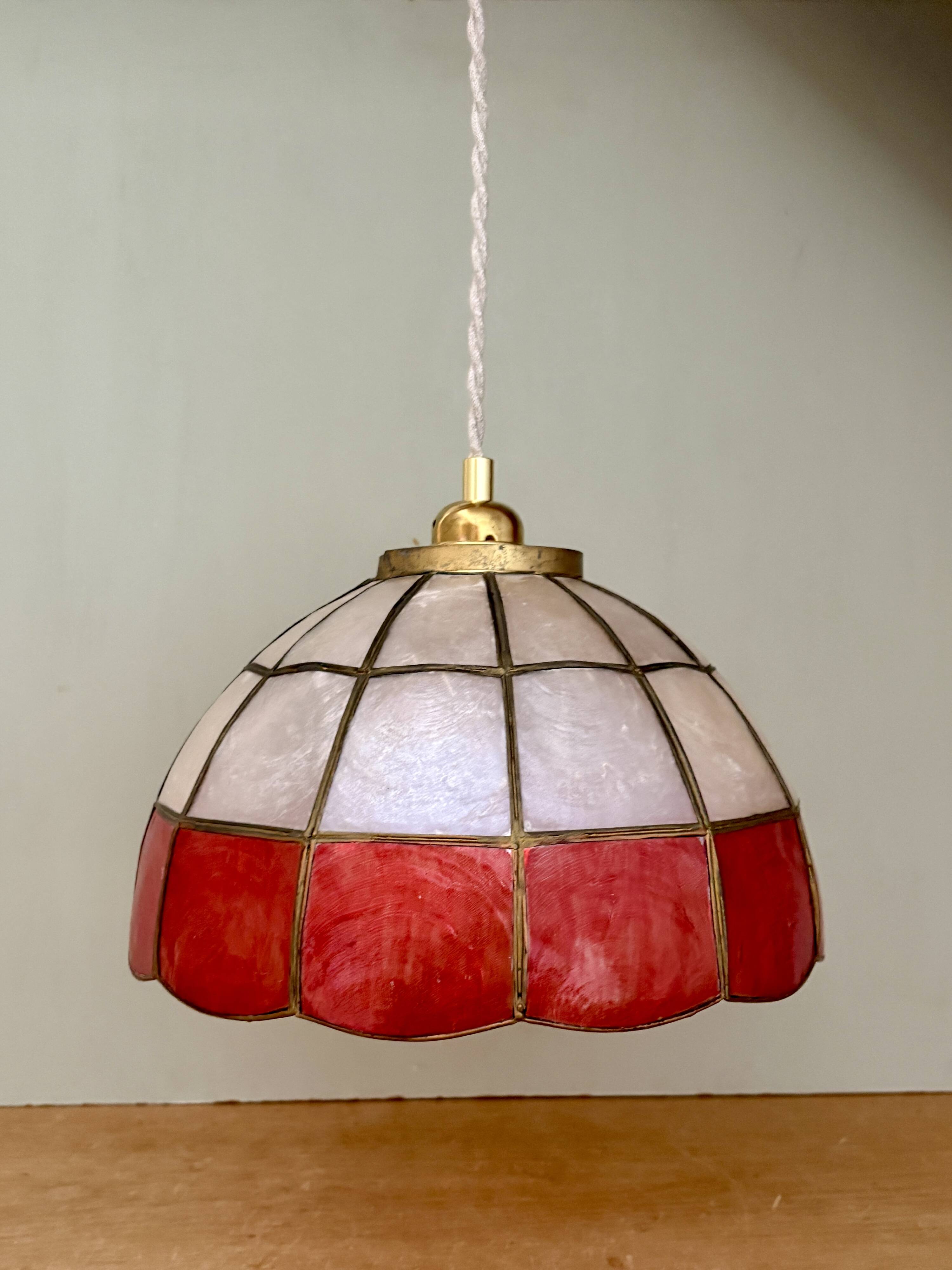 Suspension vintage en nacre rouge et blanche