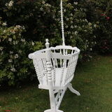 White wooden bercelonnette