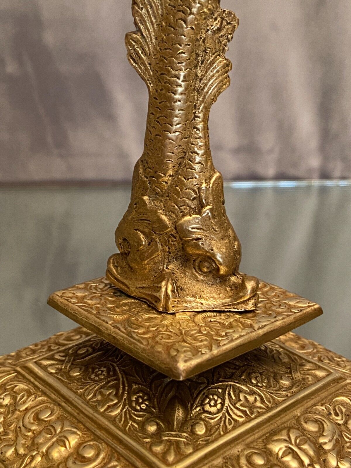 Lamp foot XIXth Louis XIV with stylized dauphin mounted in lamp without transformation