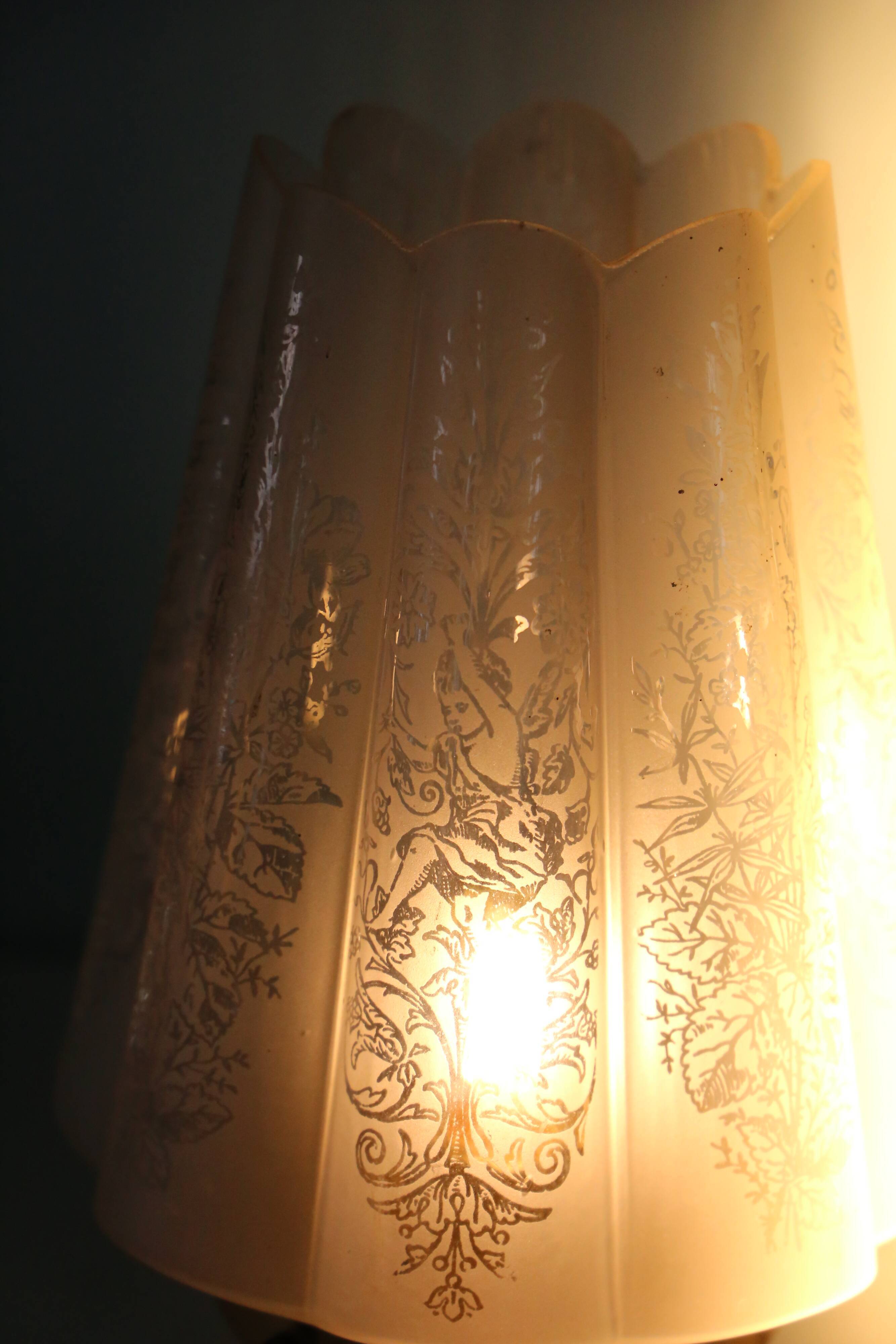 Table lamp, open corolla globe, vintage