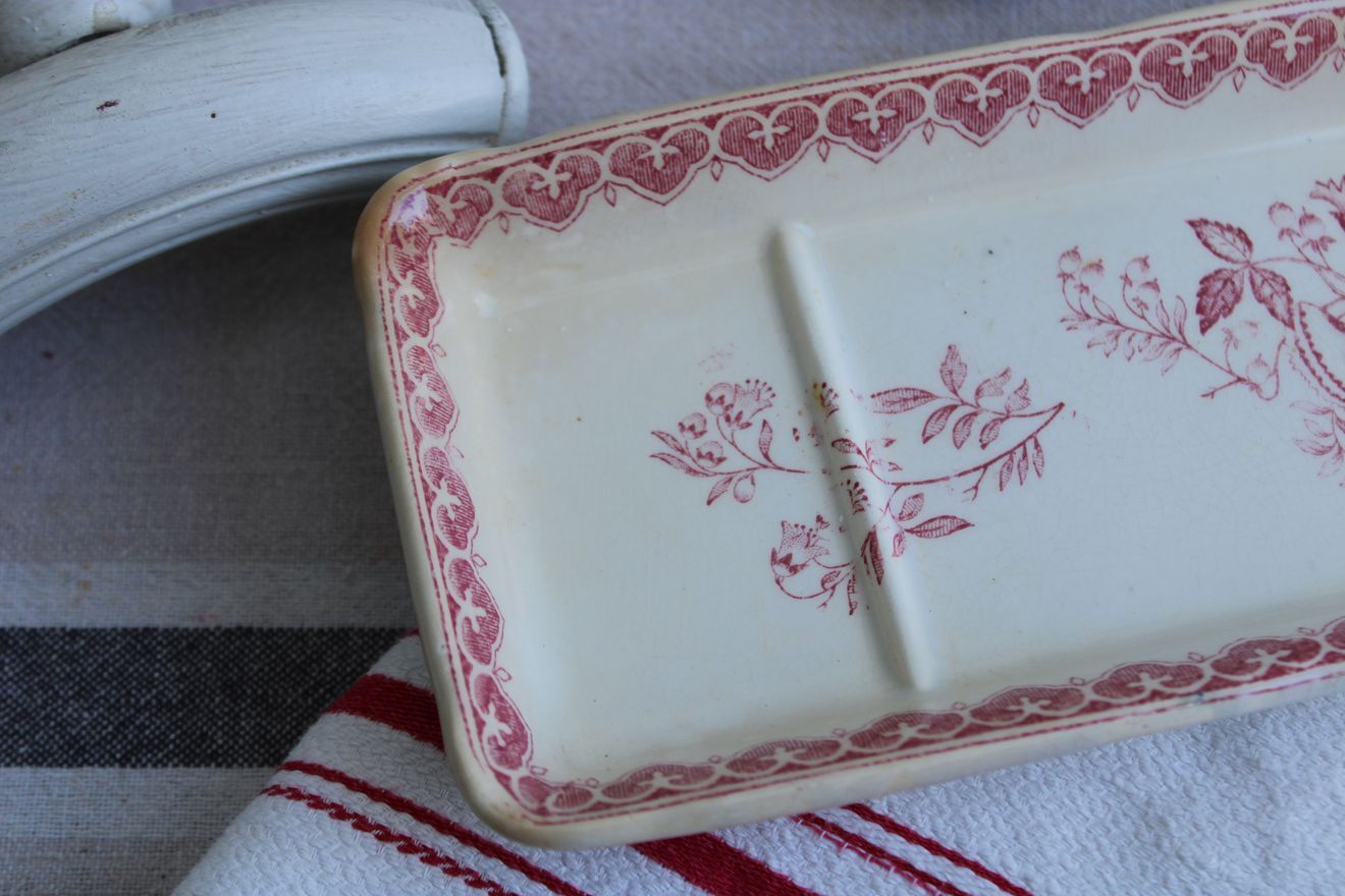 Iron earth ceramic soap dish