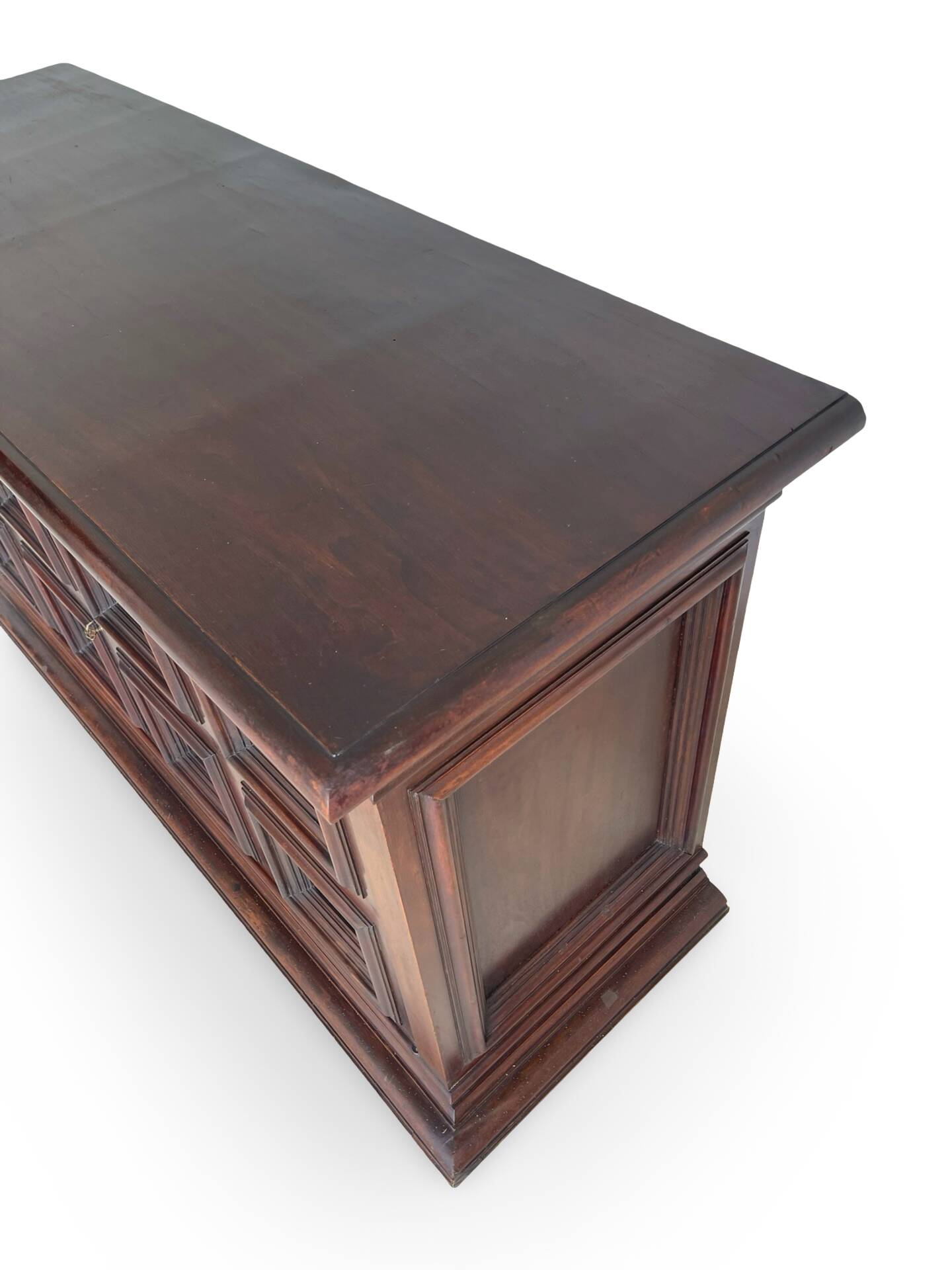 The high-quality Italian Renaissance Revival credenza, 1920s/1930s