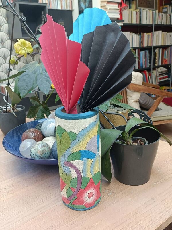 Vase rouleau signé