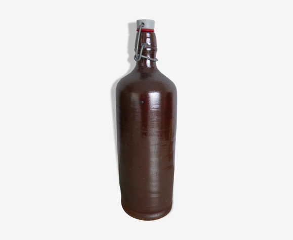 Bouteille en grès marron irisé