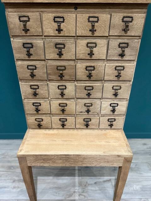 Shannon square table and 24-compartment business unit set