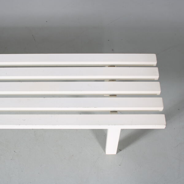 Banc à lattes en métal blanc des années 1970 des Pays-Bas
