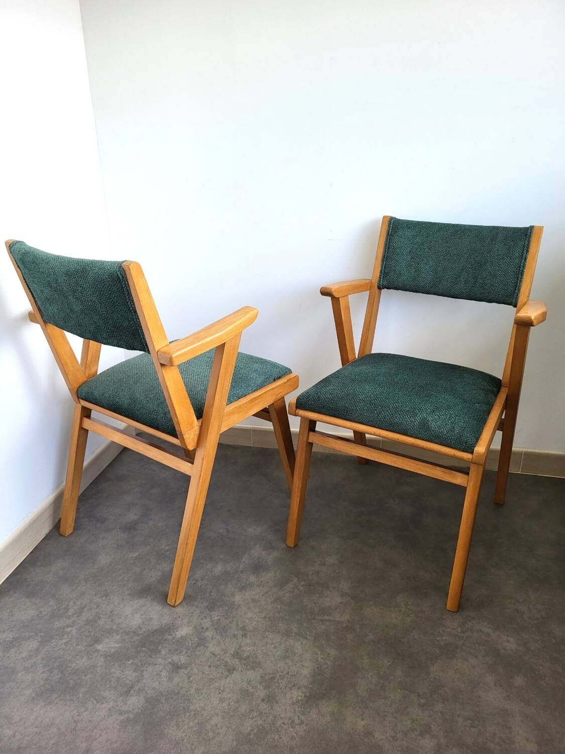 2 bridge chairs in wood and green velvet, 1960