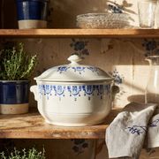 Bouillon/cocotte ancienne en terre de fer émaillée à décor bleu St Uze