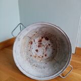 Zinc basin with handles