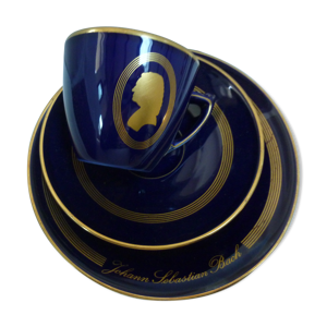 Tasse et sous tasse et soucoupe