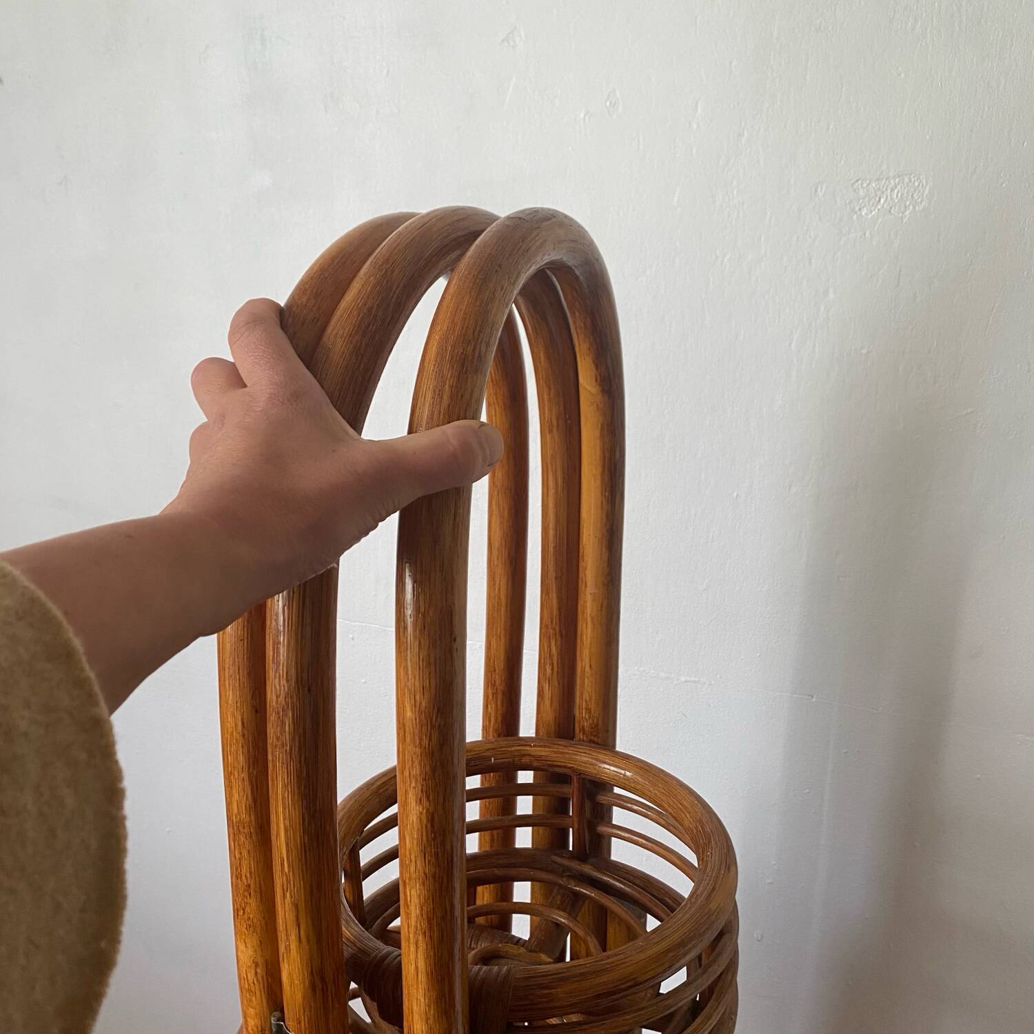 Rattan plant stand screen