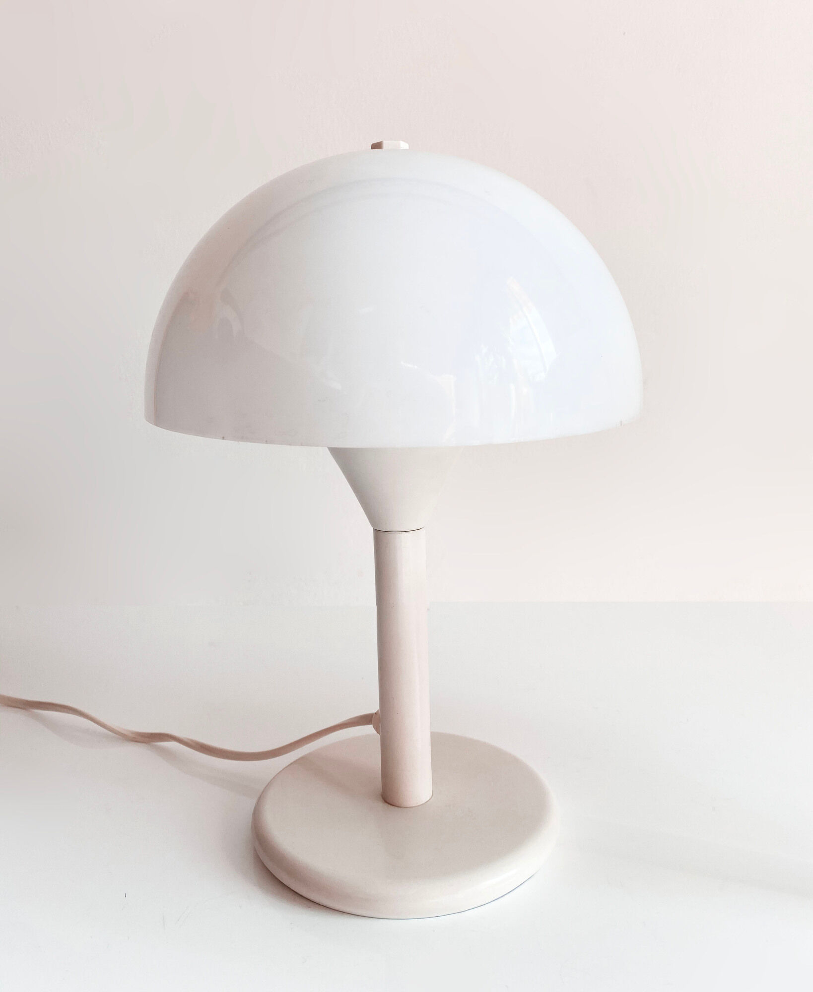 Pair of space age mushroom lamps, France, 70s