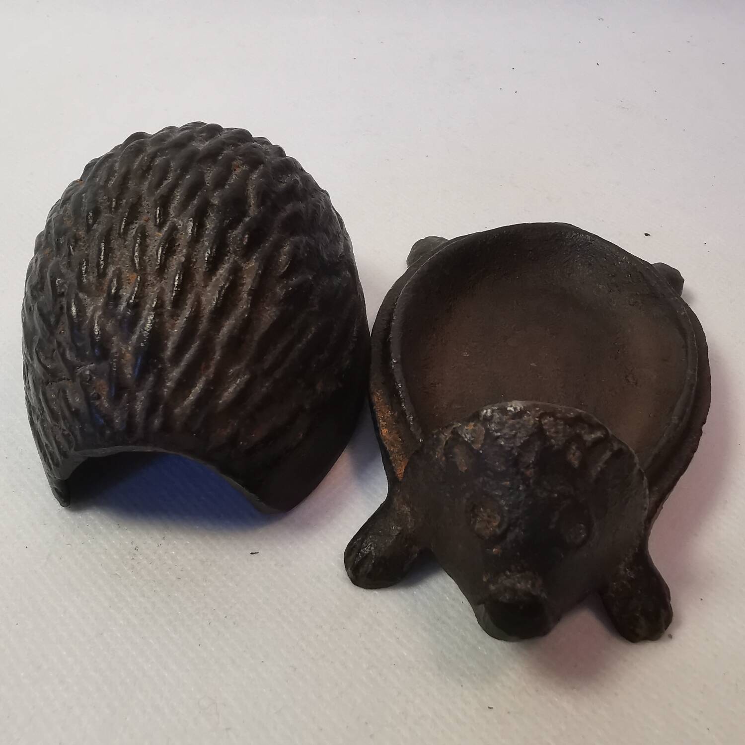 Vintage cast iron key/jewelry storage box. hedgehog shape