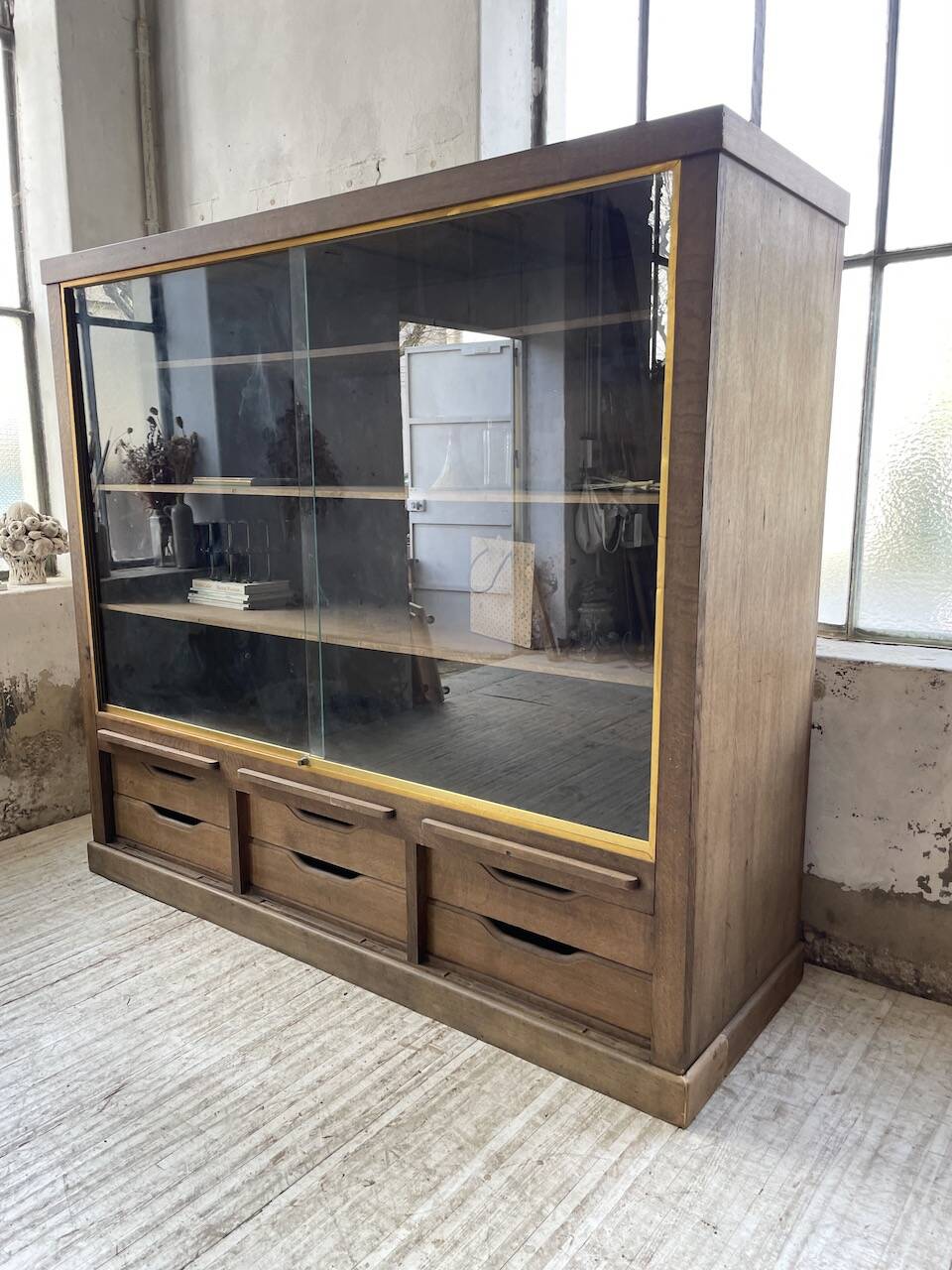 XXL oak display cabinet furniture