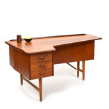 Boomerang Desk by Peter Løvig Nielsen