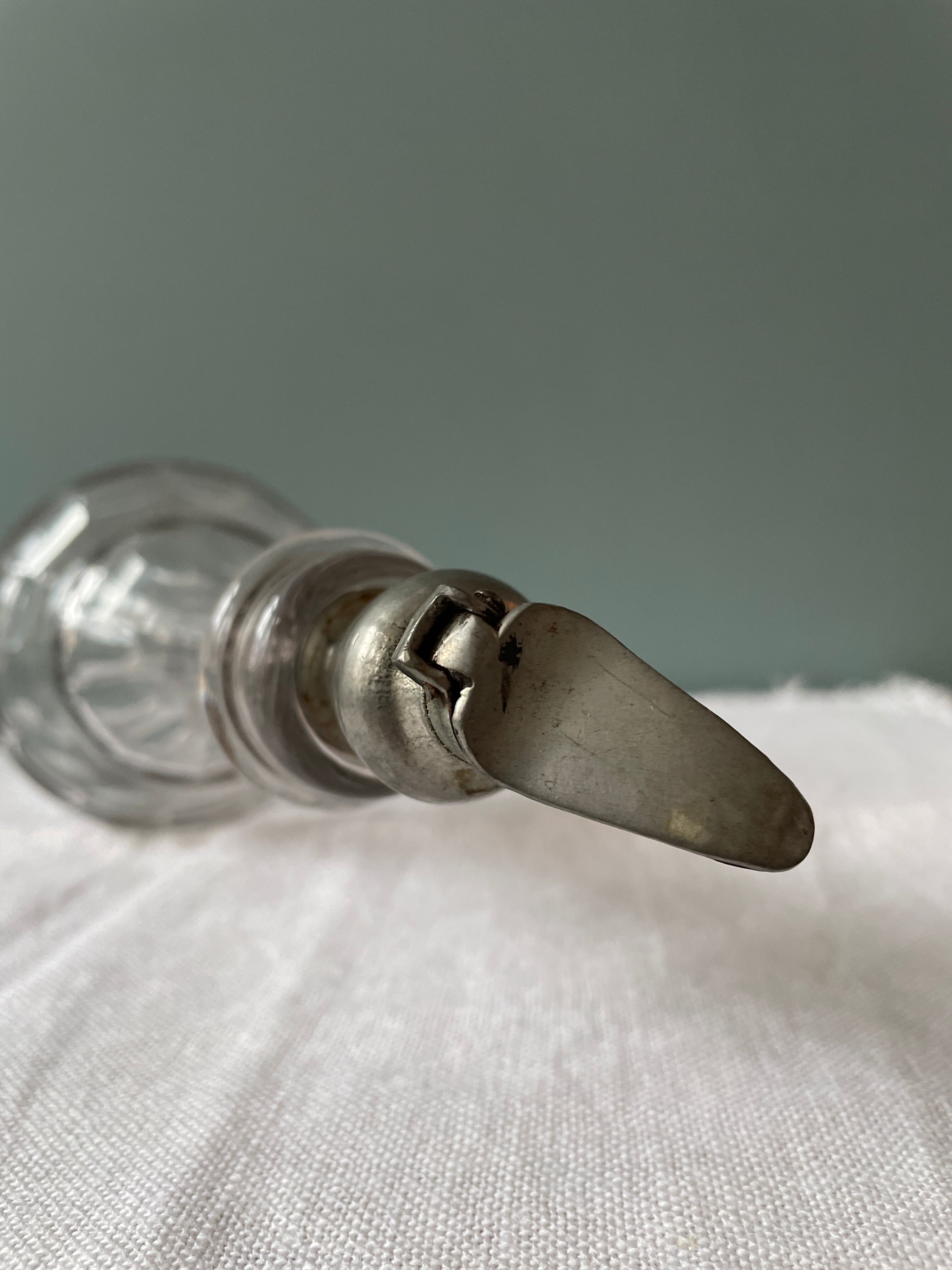 Old decanter nineteenth "Fine-Champagne" in blown glass