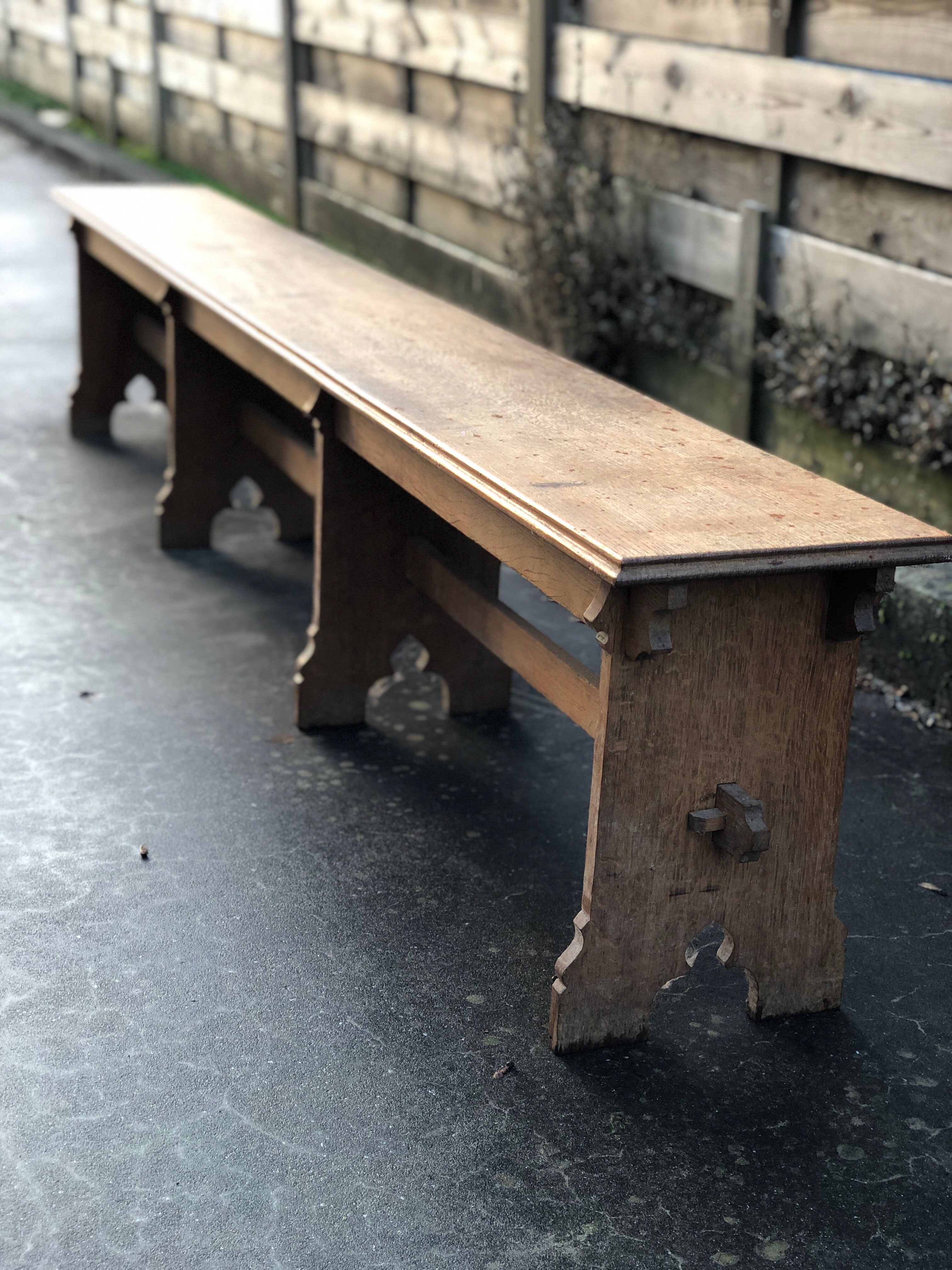 Bench in oak