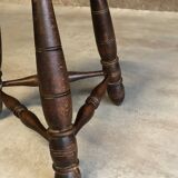 Tabouret tripode rond en bois foncé
