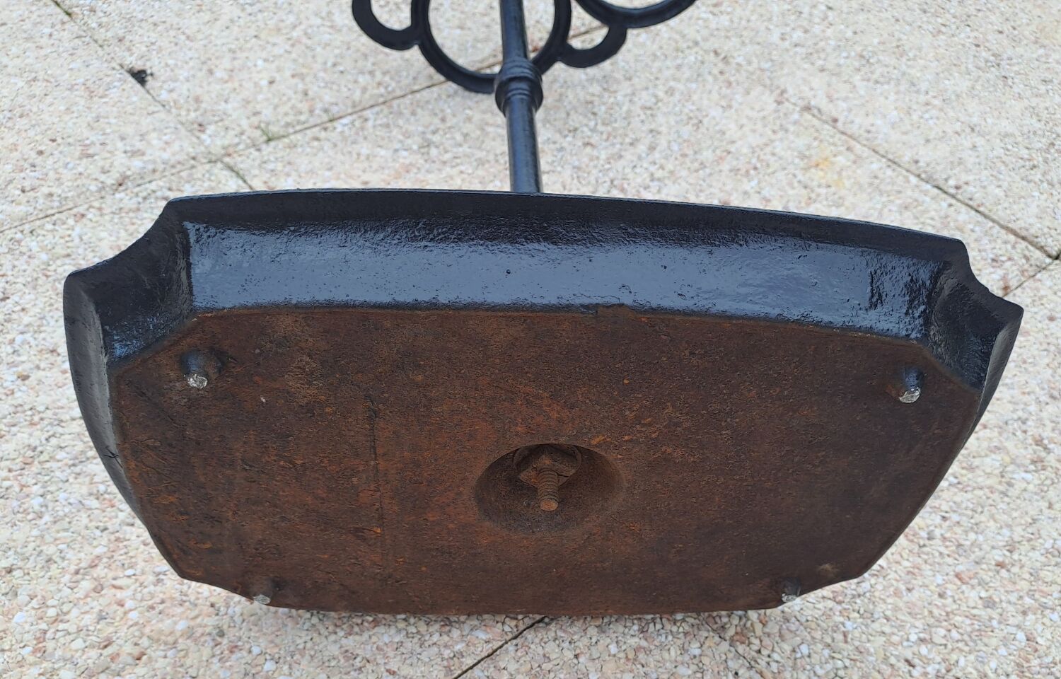 Painted cast iron umbrella stand