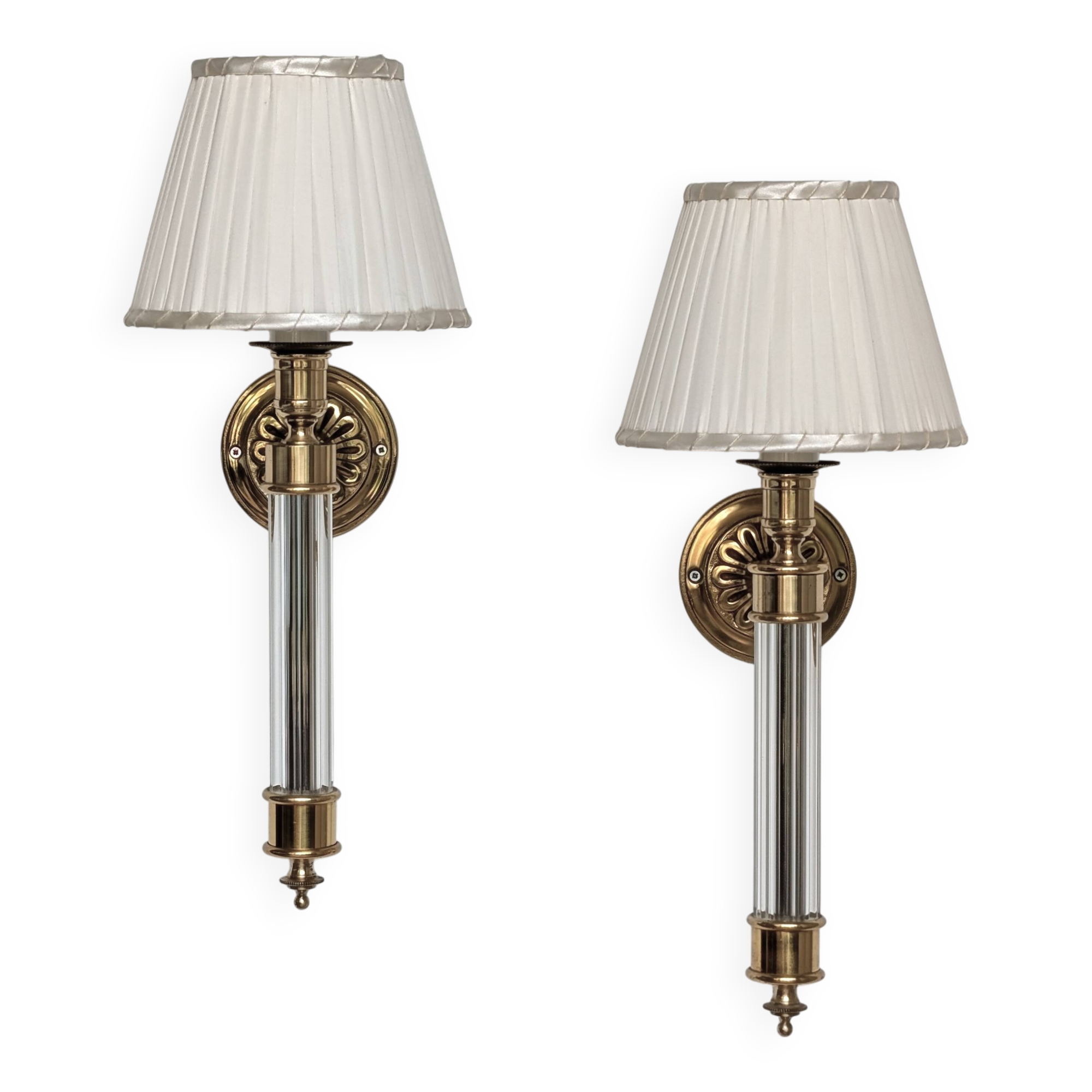 Paire appliques en bronze doré et plexiglass
