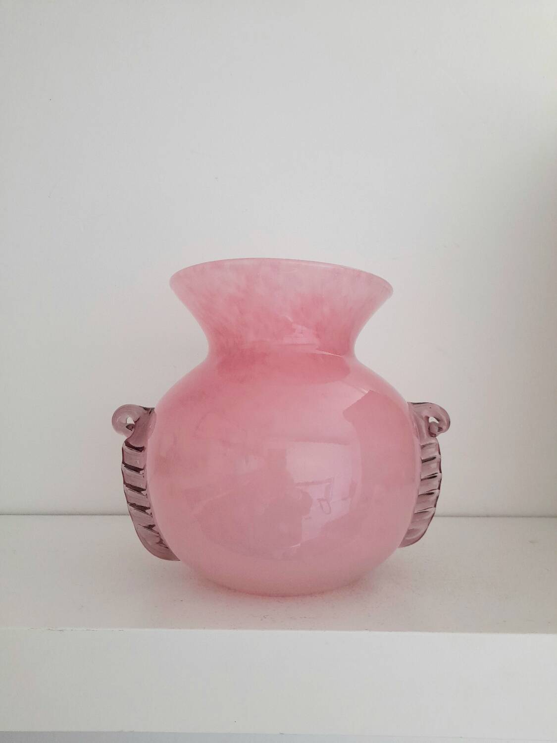 Vase en verre soufflé rose pastel 1980s
