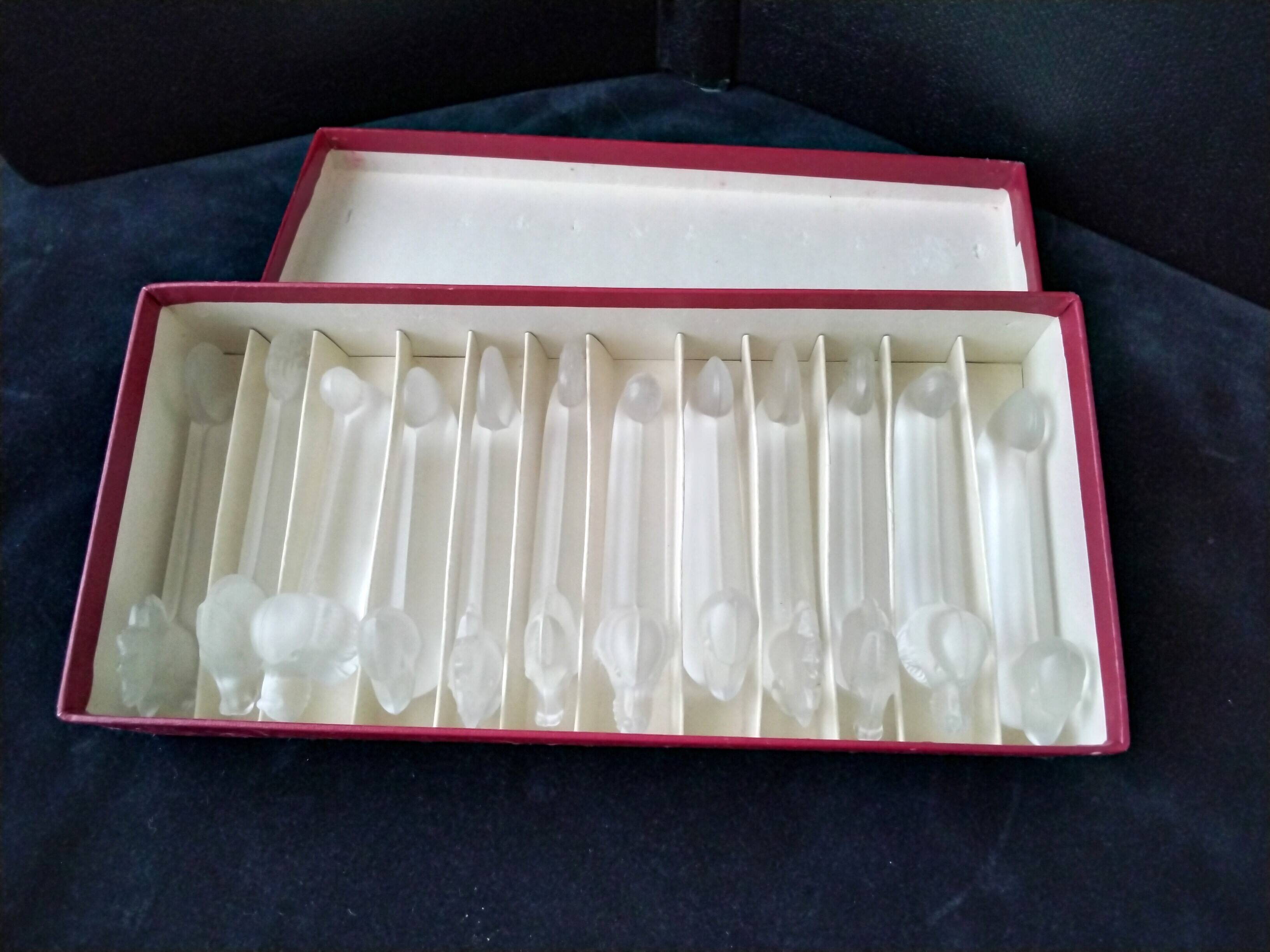 Box of 12 zoomorphic crystal knife holders from Vannes le Chatel