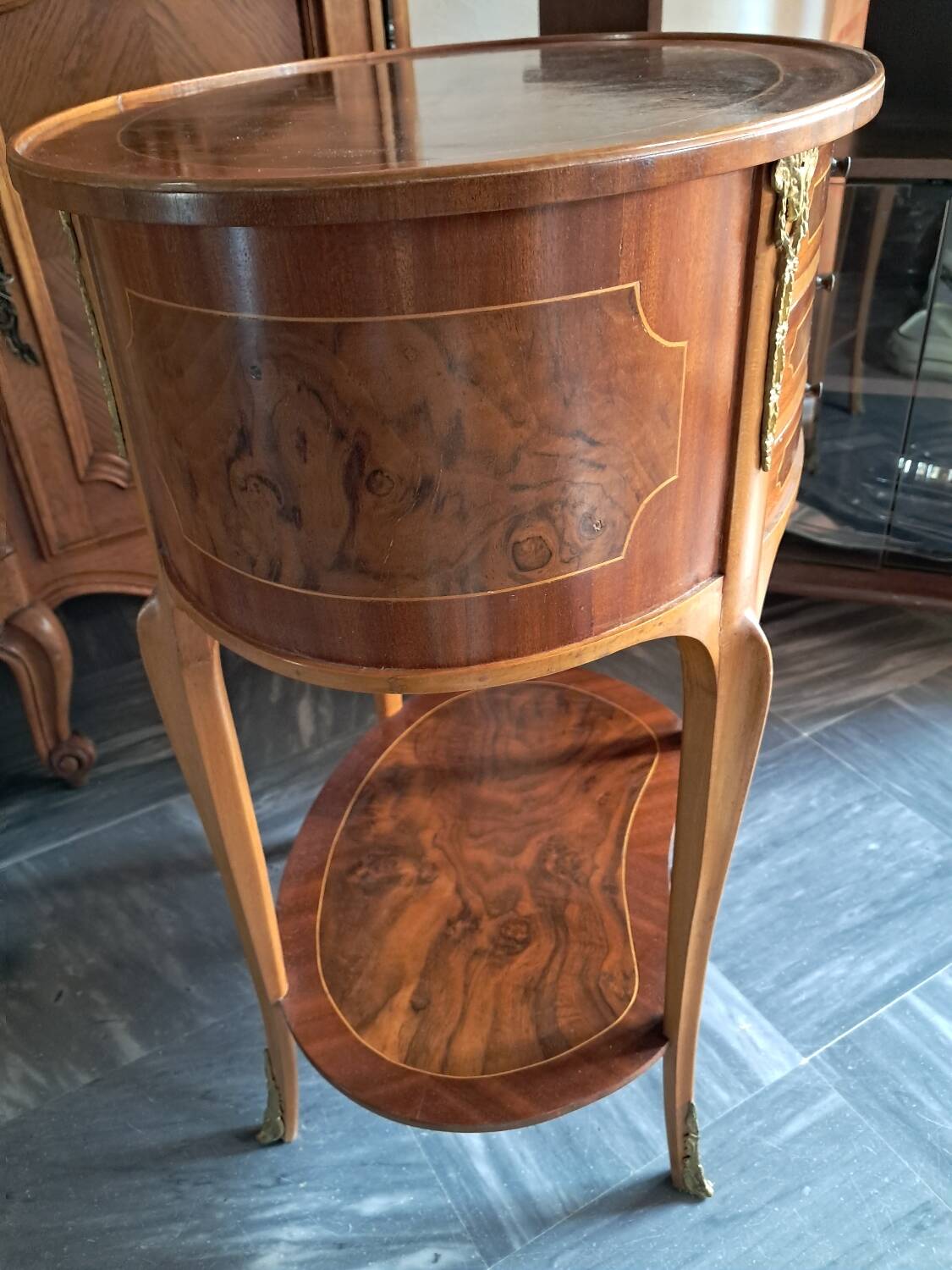 Small coffee table in marquetry.