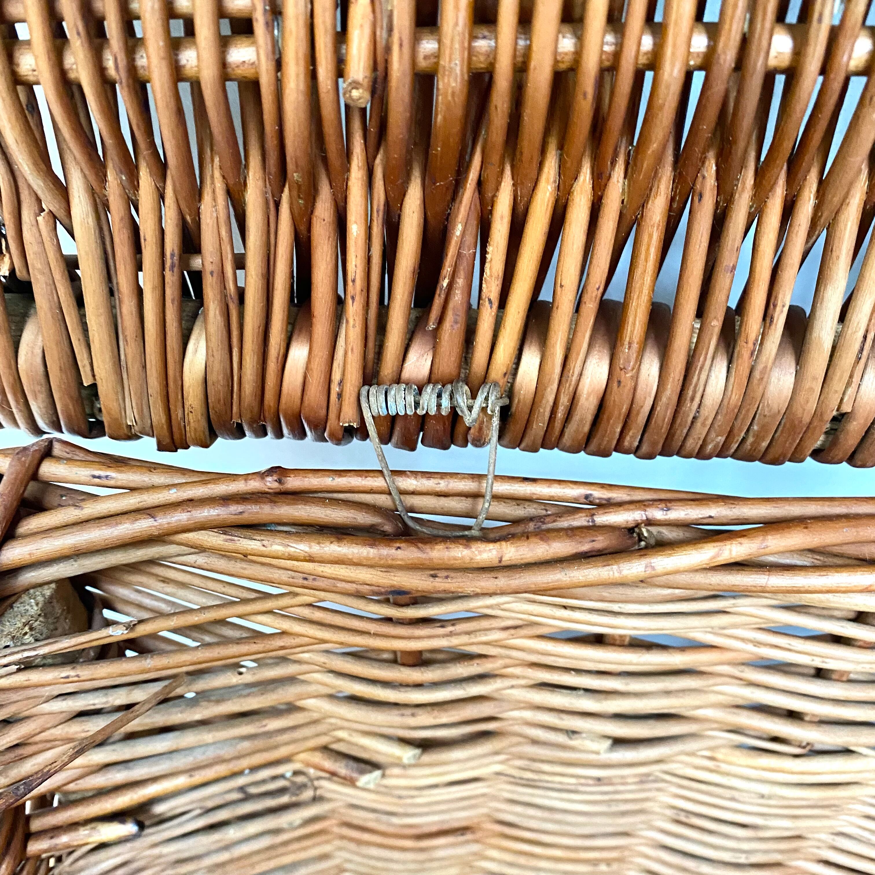 Vintage braid wicker basket for pets