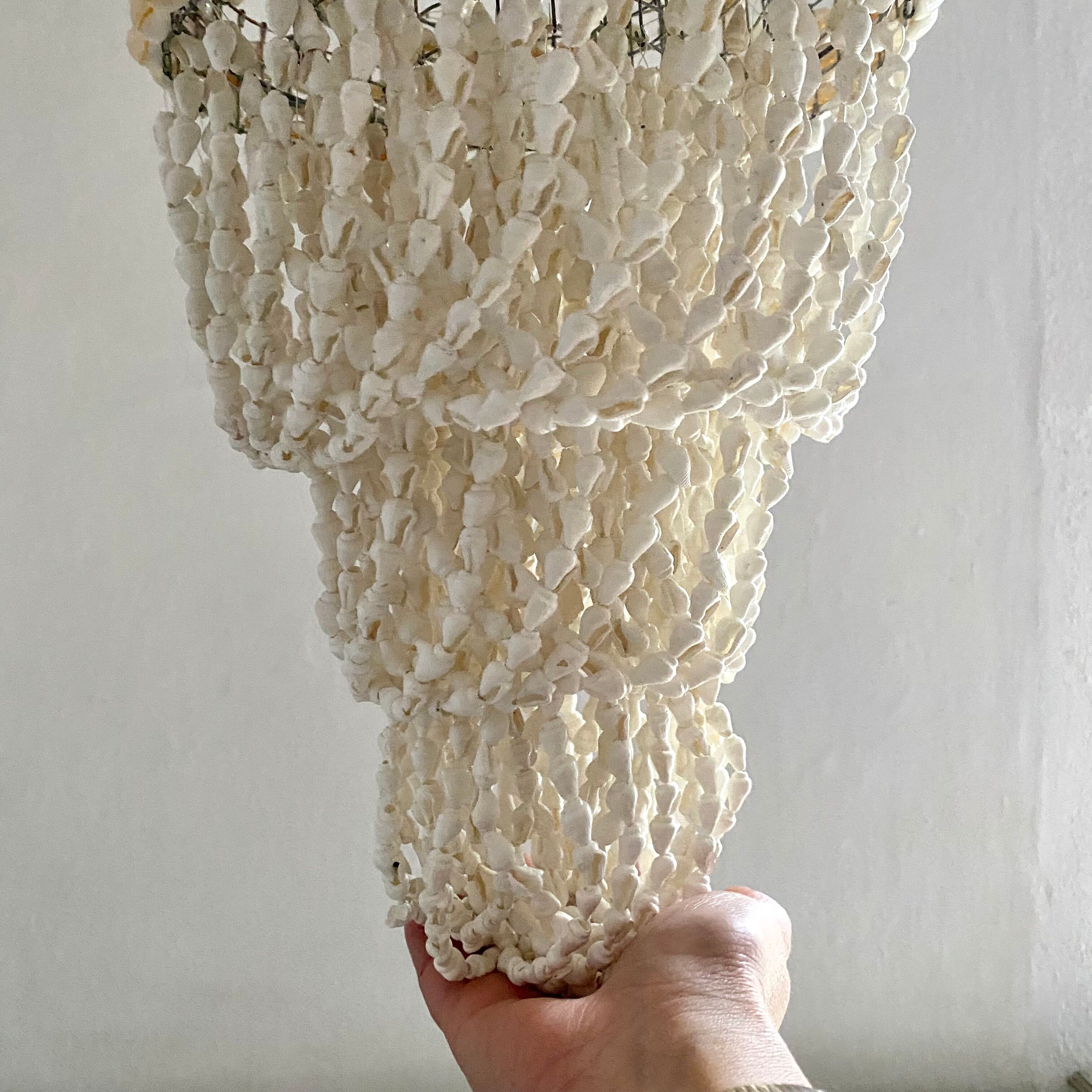 Suspension en coquillages vintage