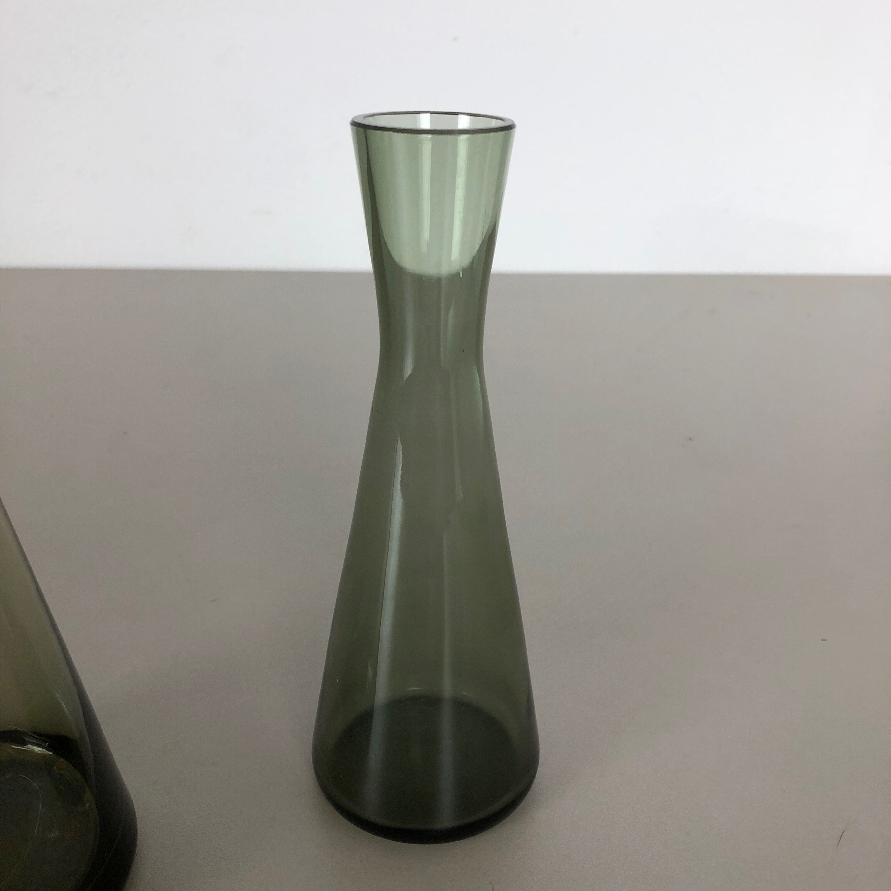 Ensemble de 2 vases à turmaline des années 1960 par Wilhelm Wagenfeld pour le WMF, Allemagne