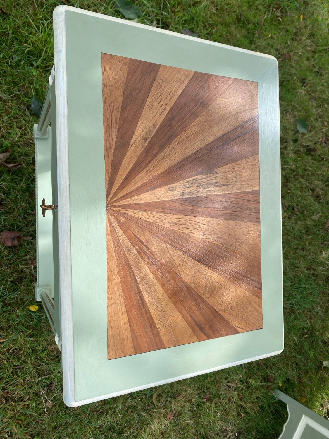 Petit meuble style coiffeuse avec marqueterie