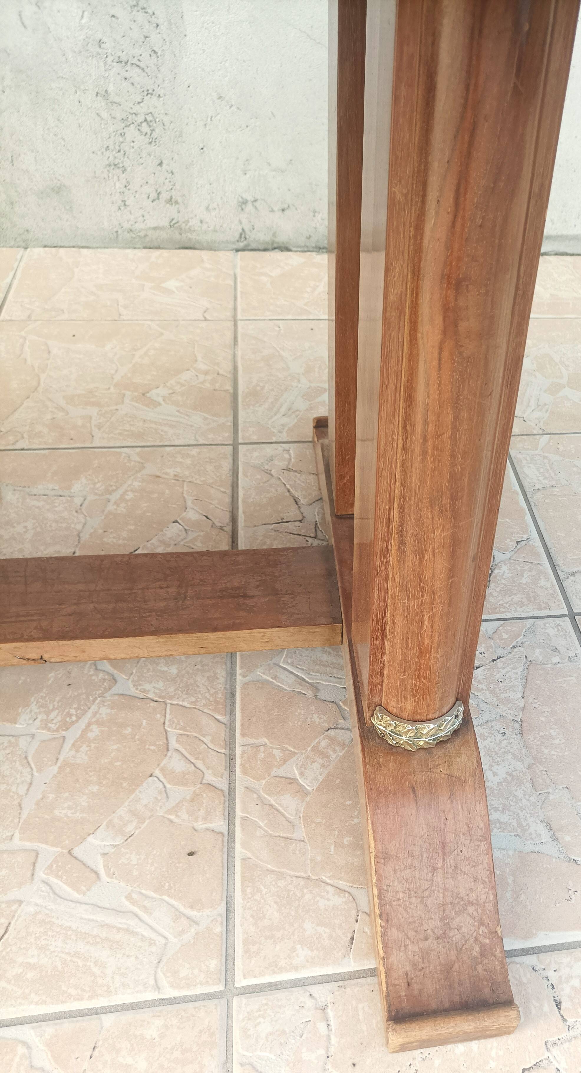 Art Deco table in burr walnut