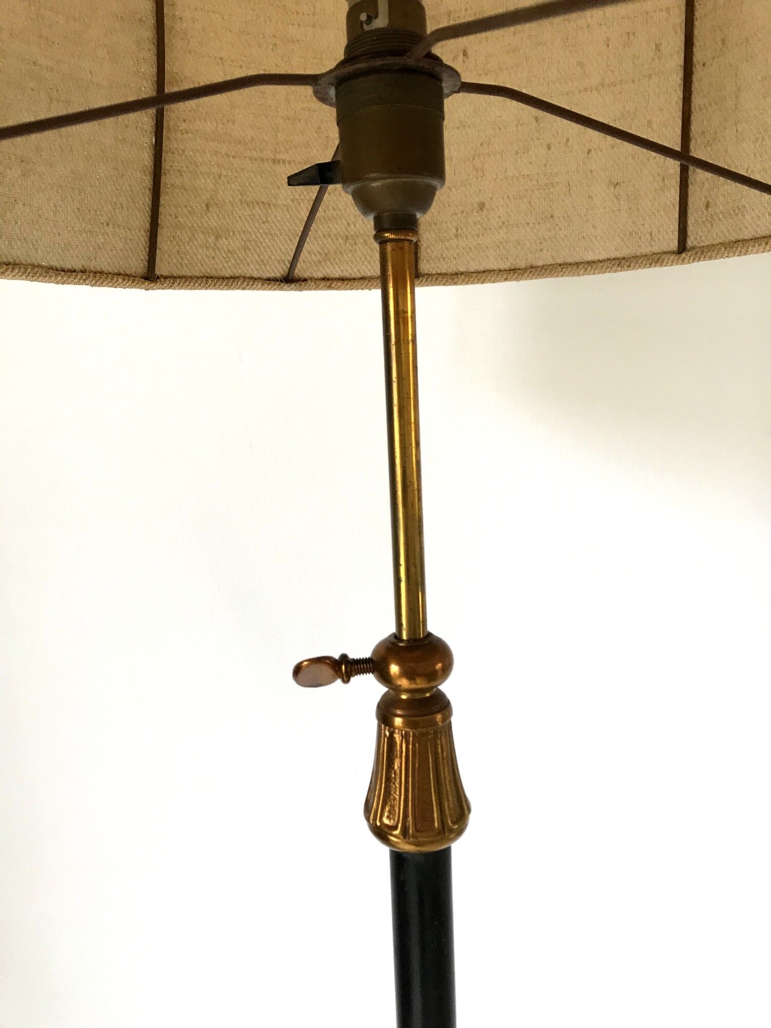 Lampadaire vintage en fer forgé et bronze années 50