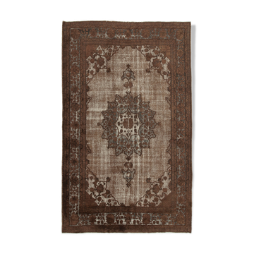 Hand-Knotted Hi-Low Pile Oriental 1980s 204 cm x 335 cm Brown Carpet