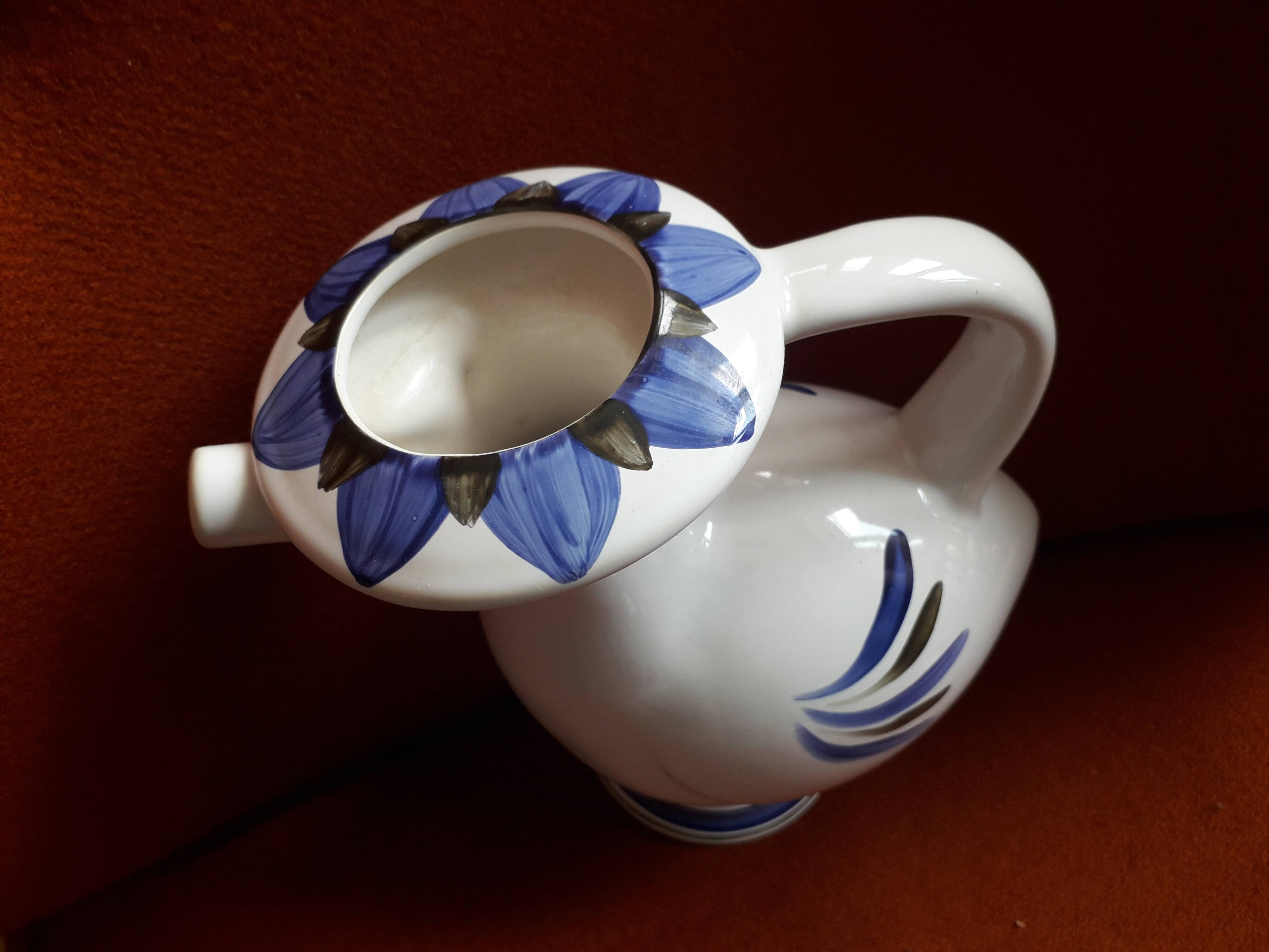 Zoomorphic vase in the shape of a bird made of Biot ceramic.