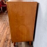 Scandinavian row adjustable shelf