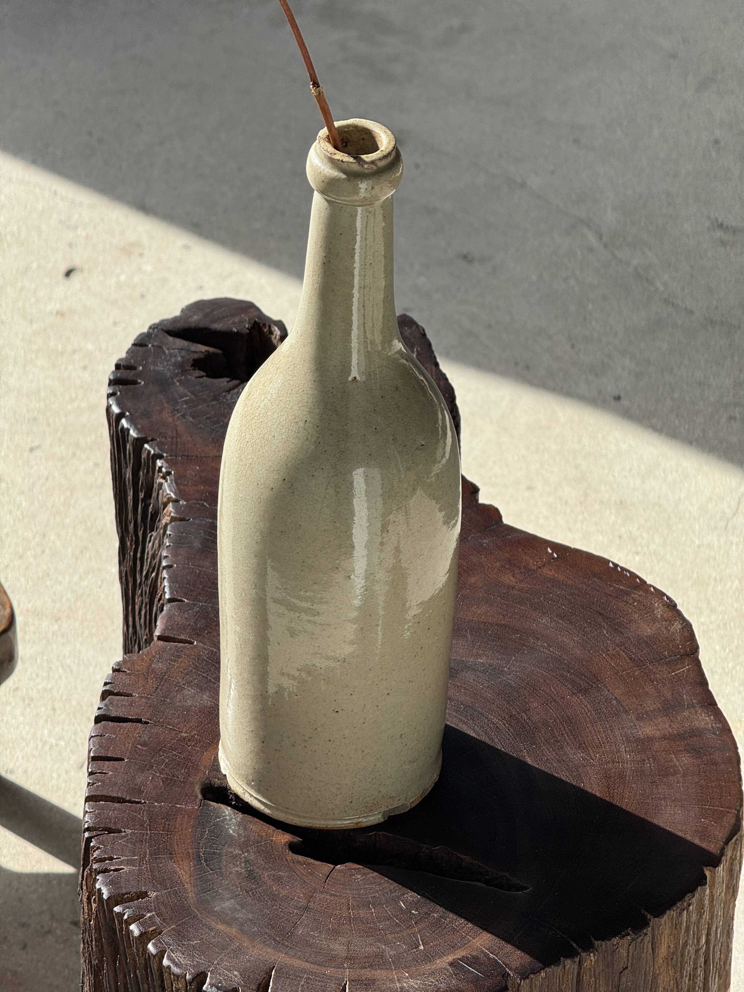 Bouteille vintage en grès beige moucheté H31