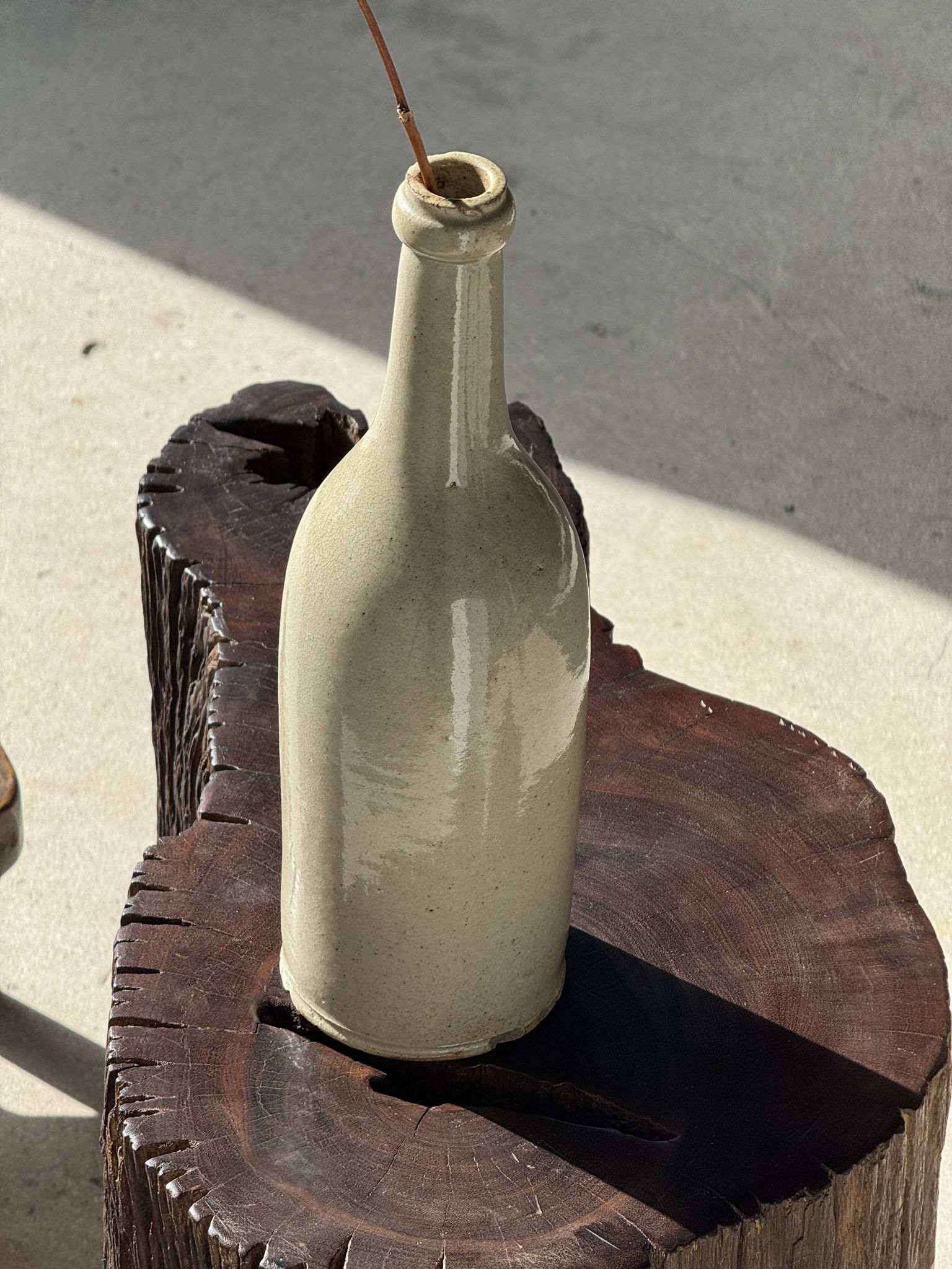 Bouteille vintage en grès beige moucheté H31